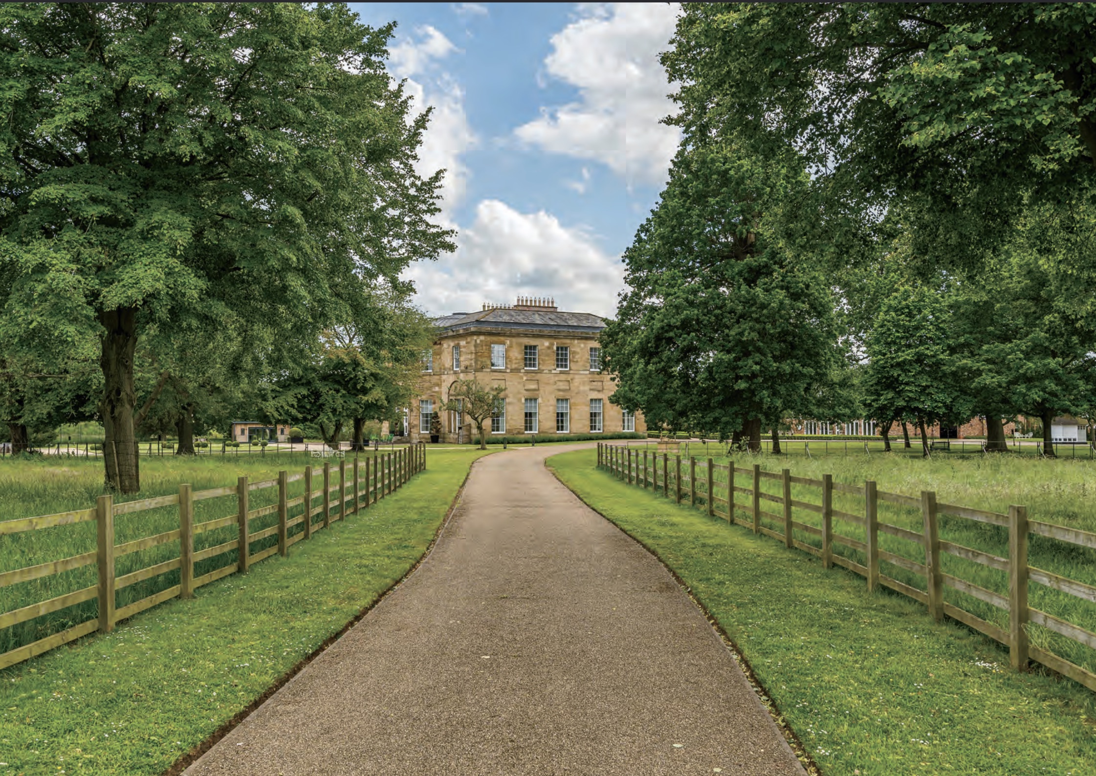 Coton House driveway